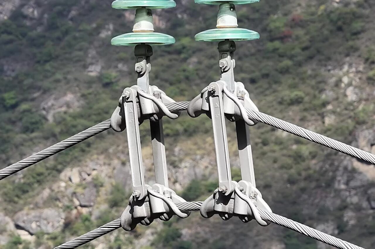 Záběr z dronu při inspekci objektu