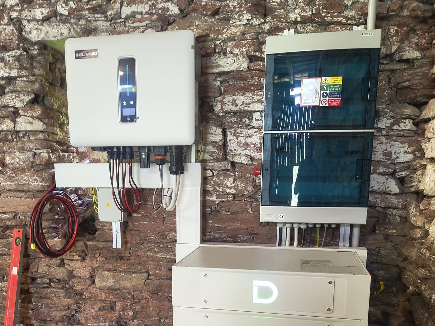 Fotovoltaický střídač připravený k servisnímu zásahu